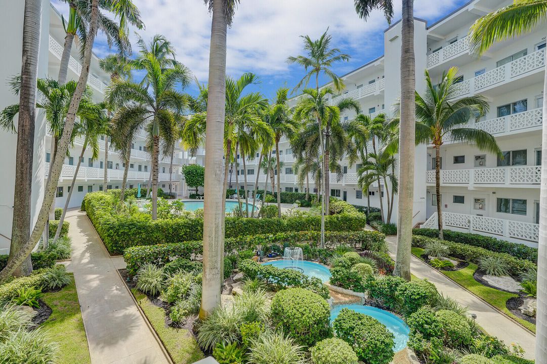 Active With Contract: $5,500 (2 beds, 2 baths, 1014 Square Feet)