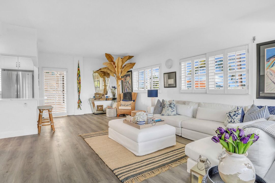 Active With Contract: $5,500 (2 beds, 2 baths, 1014 Square Feet)