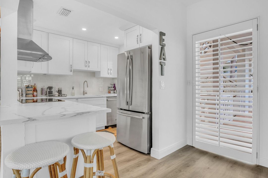 Active With Contract: $5,500 (2 beds, 2 baths, 1014 Square Feet)