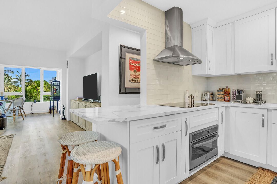 Active With Contract: $5,500 (2 beds, 2 baths, 1014 Square Feet)