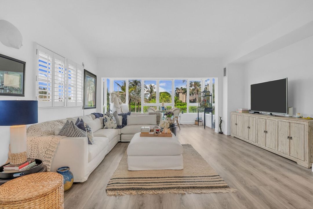 Active With Contract: $5,500 (2 beds, 2 baths, 1014 Square Feet)