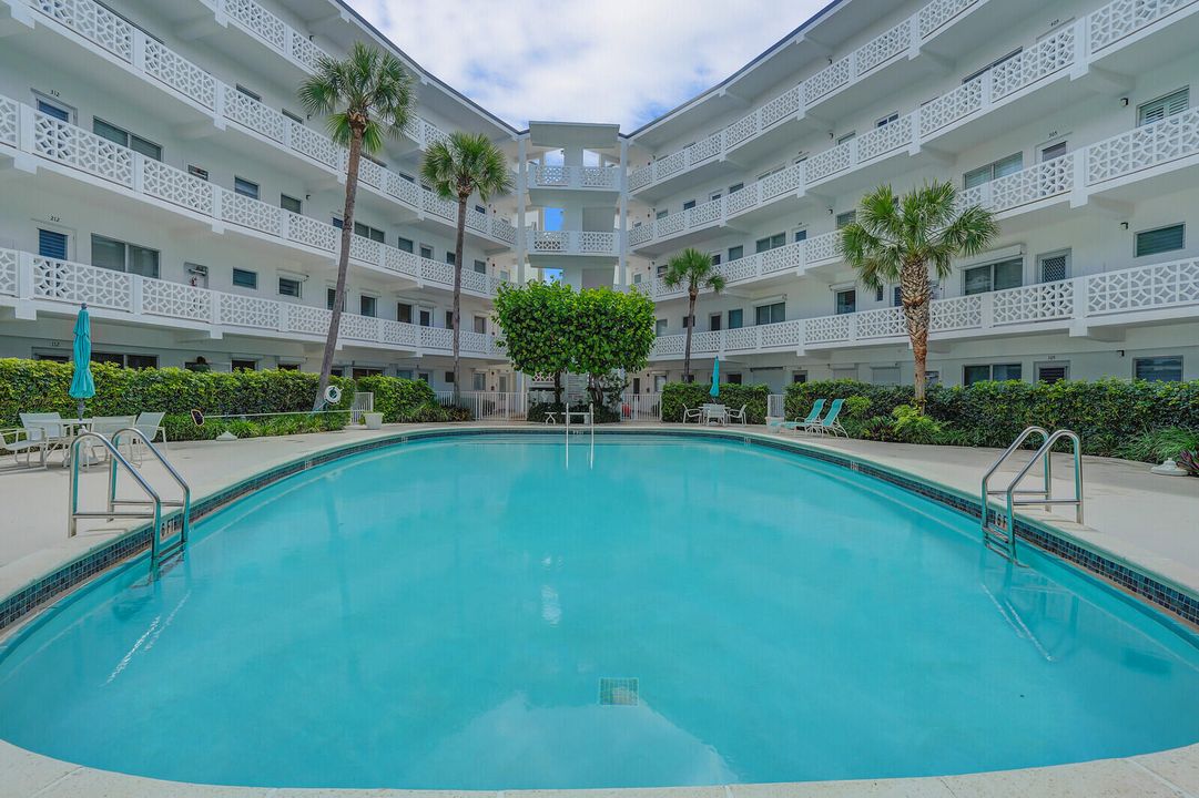 Active With Contract: $5,500 (2 beds, 2 baths, 1014 Square Feet)