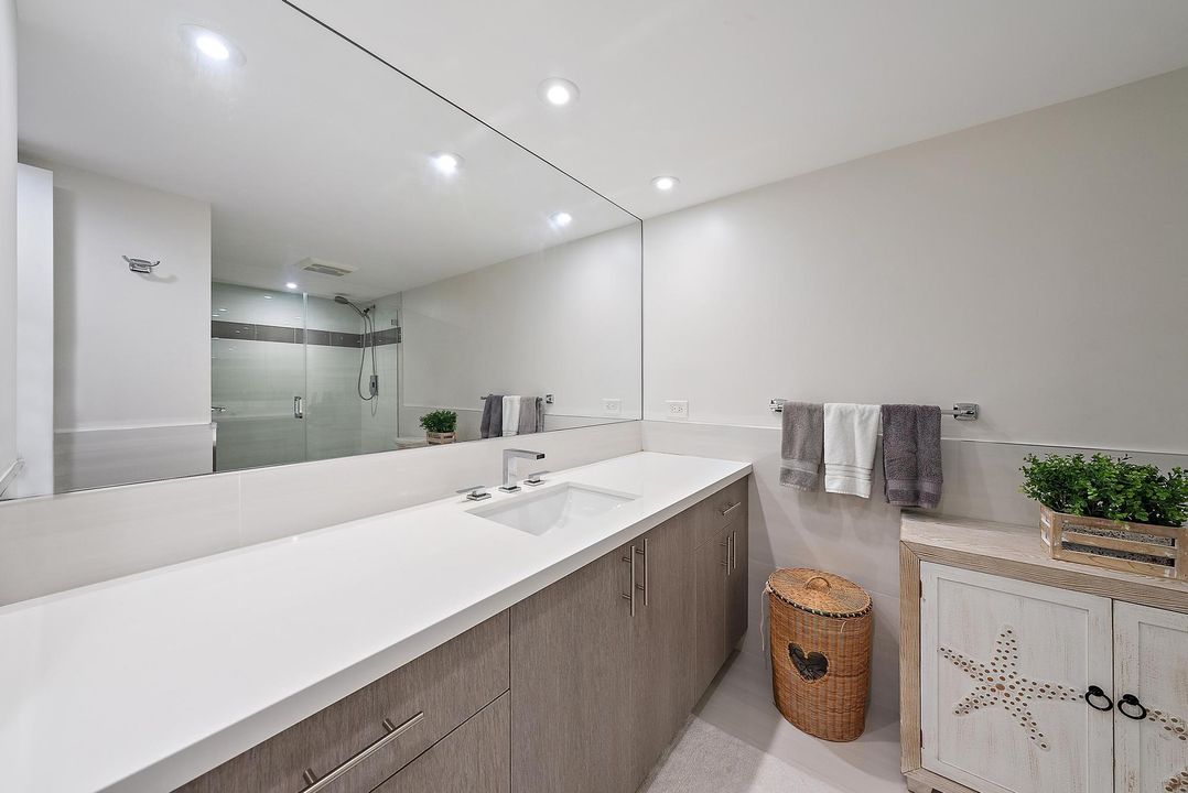 合同活跃: $10,500 (2 贝兹, 2 浴室, 1823 平方英尺)