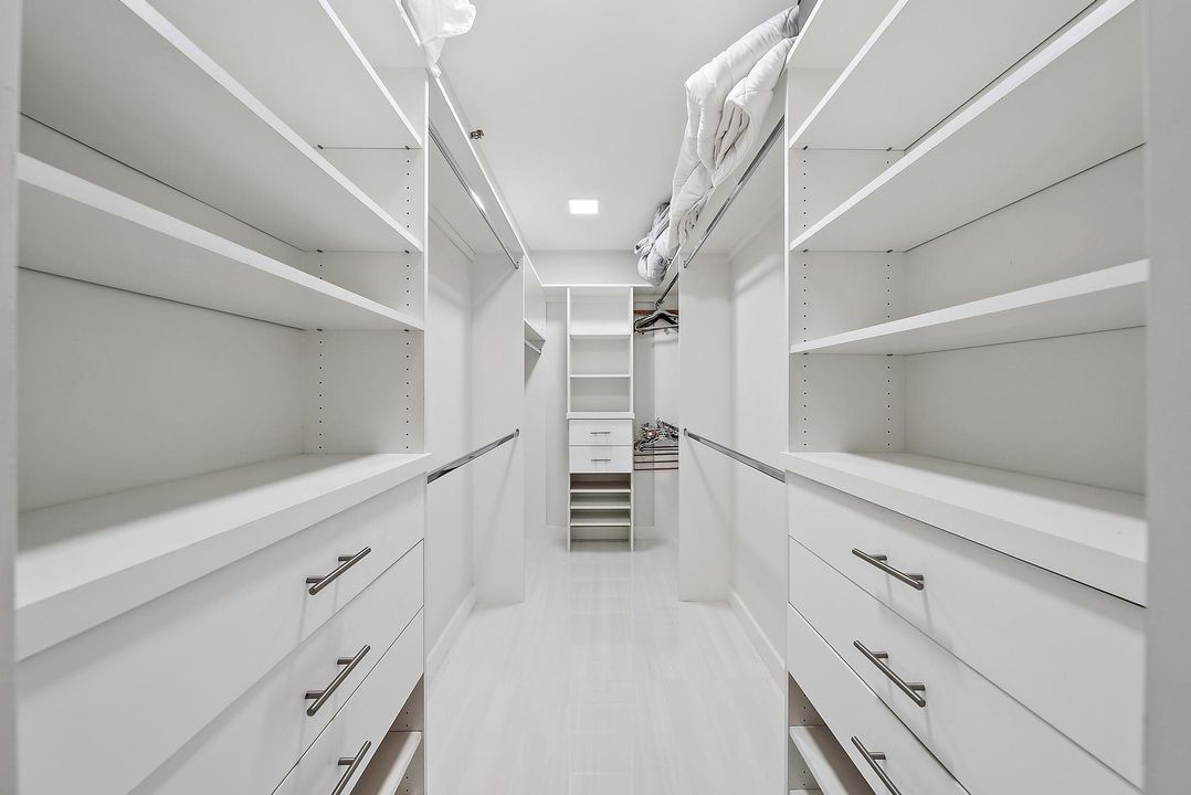 合同活跃: $10,500 (2 贝兹, 2 浴室, 1823 平方英尺)