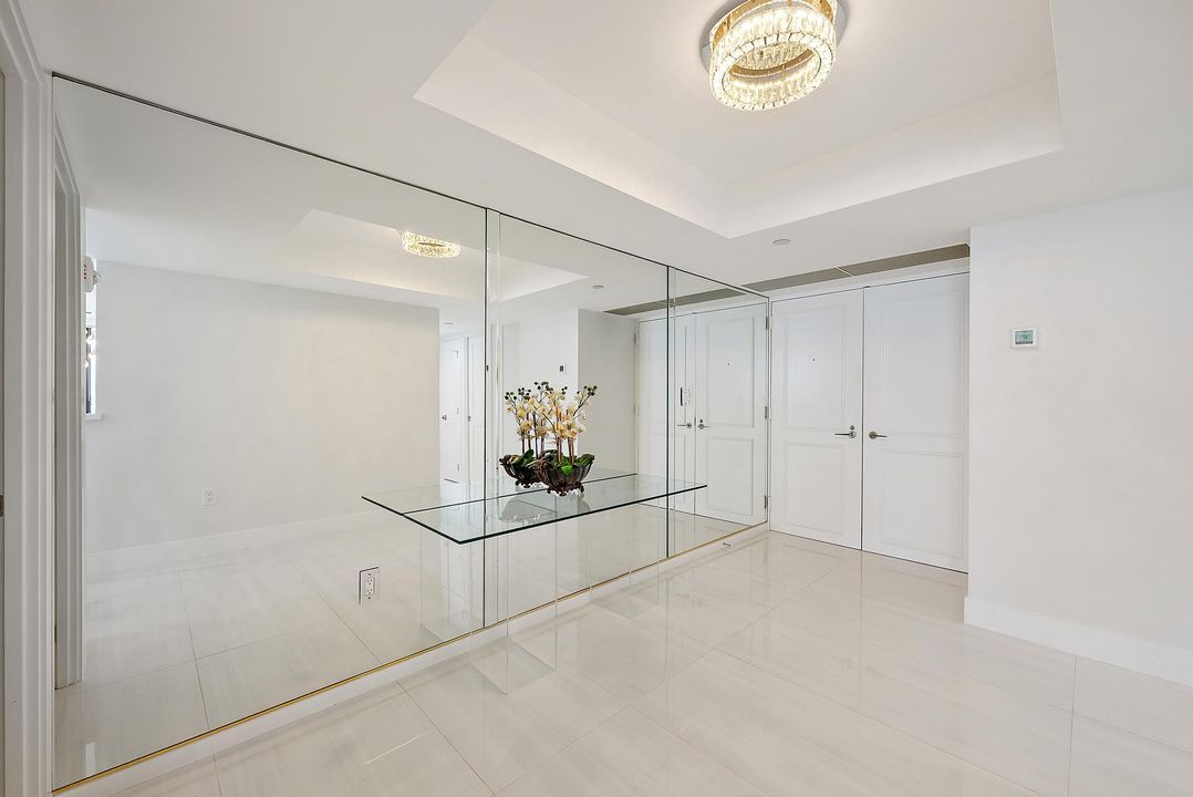 合同活跃: $10,500 (2 贝兹, 2 浴室, 1823 平方英尺)