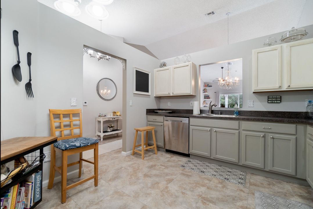 Active With Contract: $3,800 (2 beds, 2 baths, 1358 Square Feet)