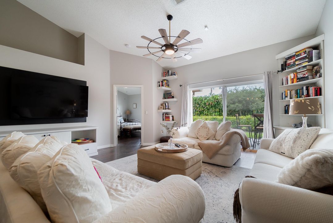 Active With Contract: $3,800 (2 beds, 2 baths, 1358 Square Feet)