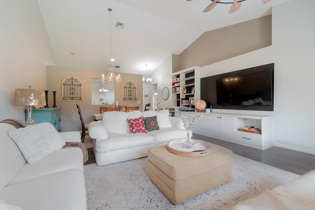 Active With Contract: $3,800 (2 beds, 2 baths, 1358 Square Feet)