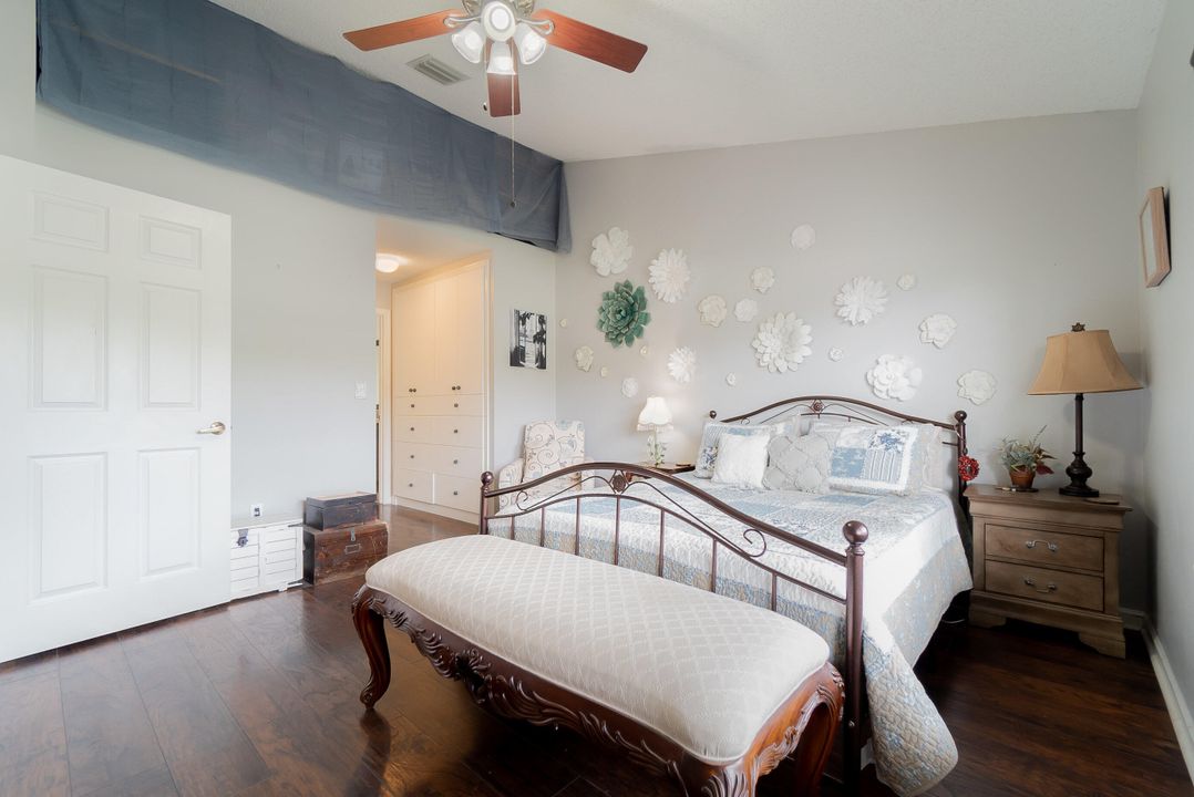 Active With Contract: $3,800 (2 beds, 2 baths, 1358 Square Feet)