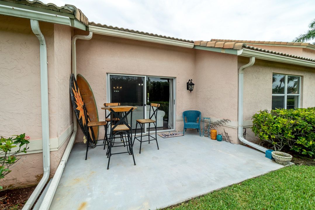 Active With Contract: $3,800 (2 beds, 2 baths, 1358 Square Feet)