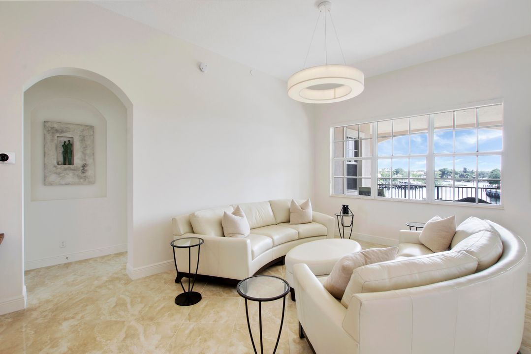 出租: $18,000 (3 贝兹, 2 浴室, 2367 平方英尺)