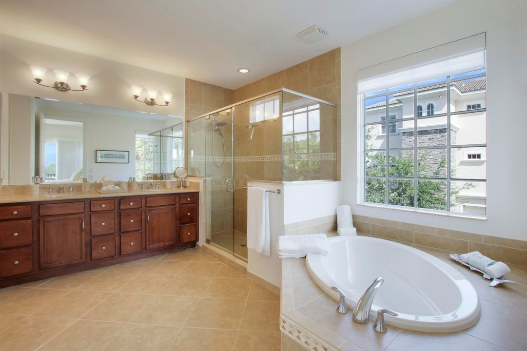 出租: $18,000 (3 贝兹, 2 浴室, 2367 平方英尺)