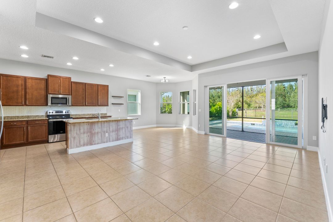 Activo con contrato: $3,800 (3 camas, 2 baños, 1920 Pies cuadrados)