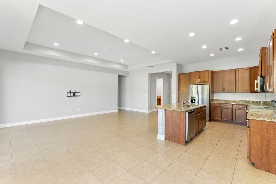 Activo con contrato: $3,800 (3 camas, 2 baños, 1920 Pies cuadrados)