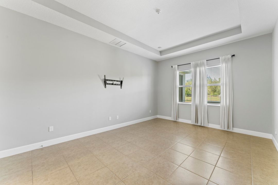 Activo con contrato: $3,800 (3 camas, 2 baños, 1920 Pies cuadrados)