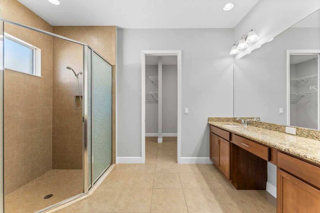 Activo con contrato: $3,800 (3 camas, 2 baños, 1920 Pies cuadrados)