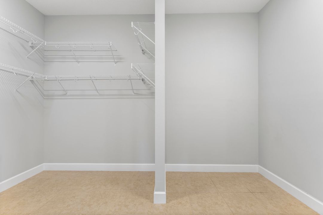 Activo con contrato: $3,800 (3 camas, 2 baños, 1920 Pies cuadrados)