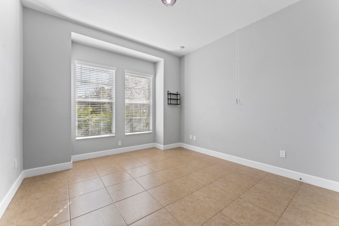 Activo con contrato: $3,800 (3 camas, 2 baños, 1920 Pies cuadrados)