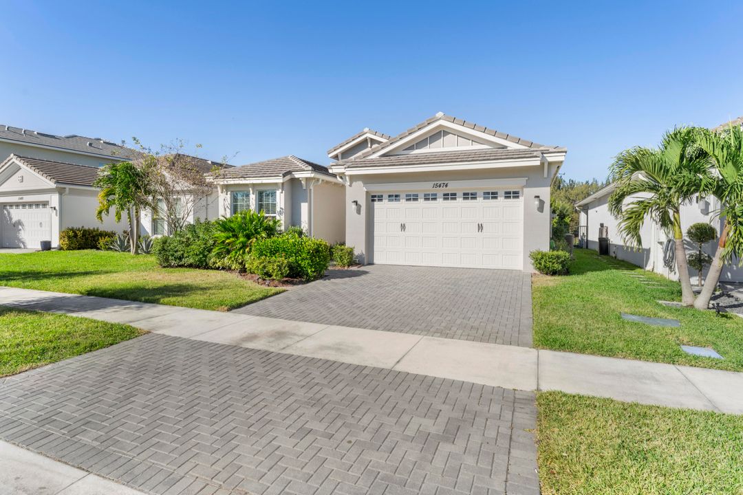 Activo con contrato: $3,800 (3 camas, 2 baños, 1920 Pies cuadrados)