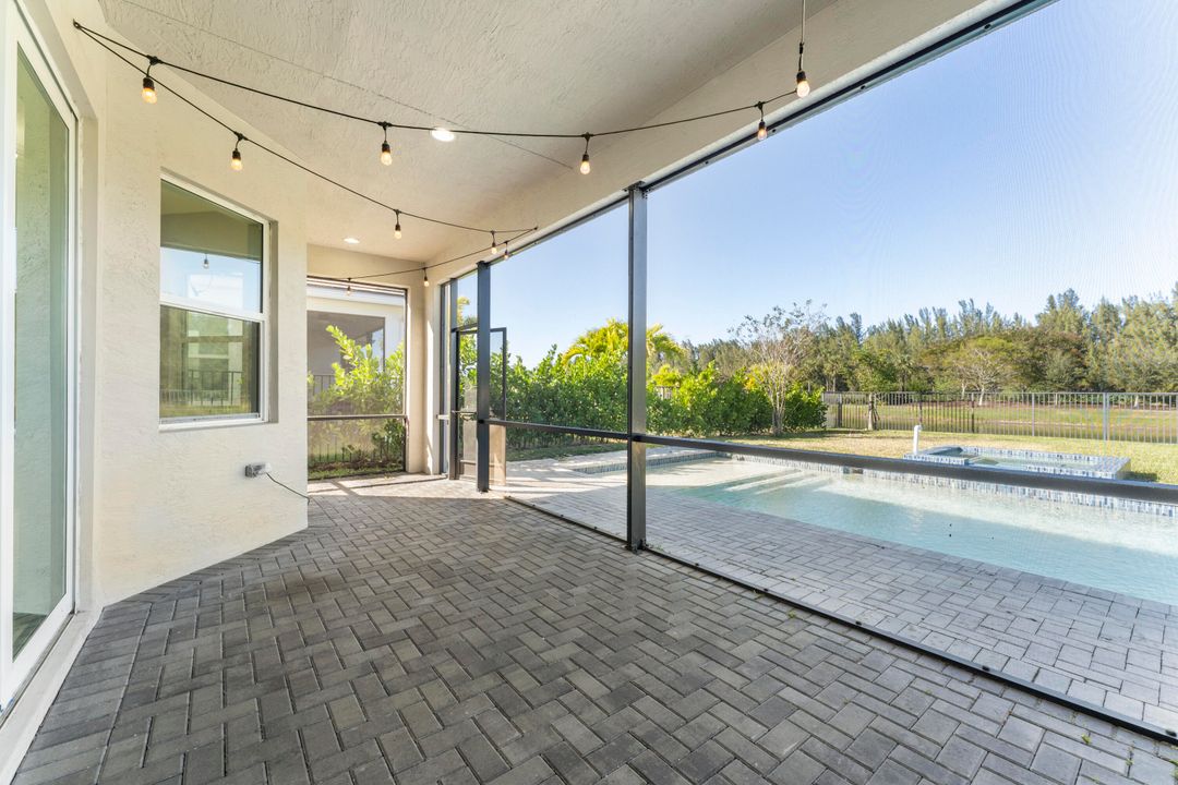 Activo con contrato: $3,800 (3 camas, 2 baños, 1920 Pies cuadrados)