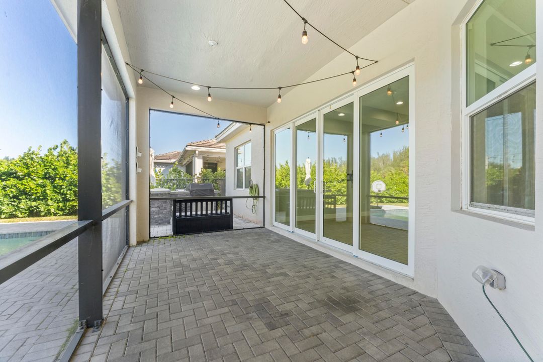 Activo con contrato: $3,800 (3 camas, 2 baños, 1920 Pies cuadrados)