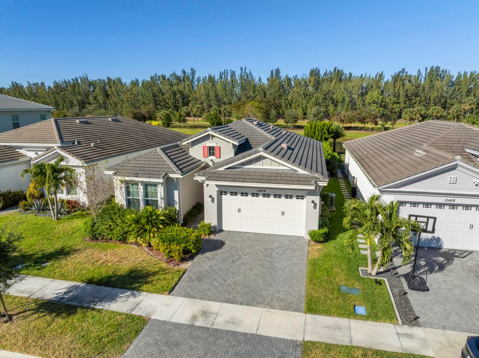 Activo con contrato: $3,800 (3 camas, 2 baños, 1920 Pies cuadrados)