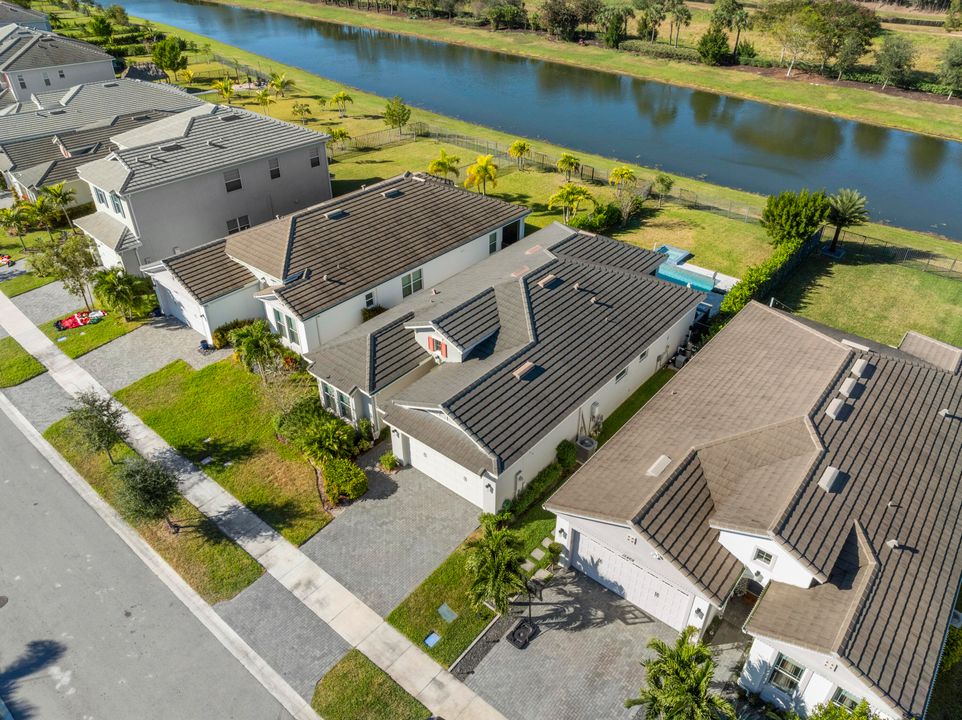 Activo con contrato: $3,800 (3 camas, 2 baños, 1920 Pies cuadrados)