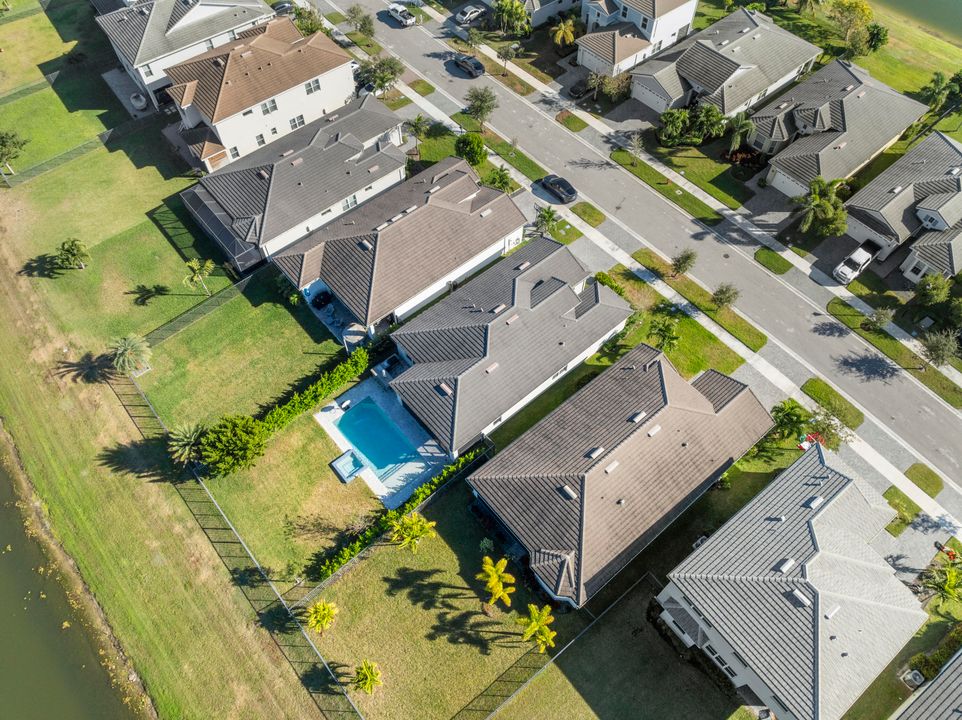 Activo con contrato: $3,800 (3 camas, 2 baños, 1920 Pies cuadrados)