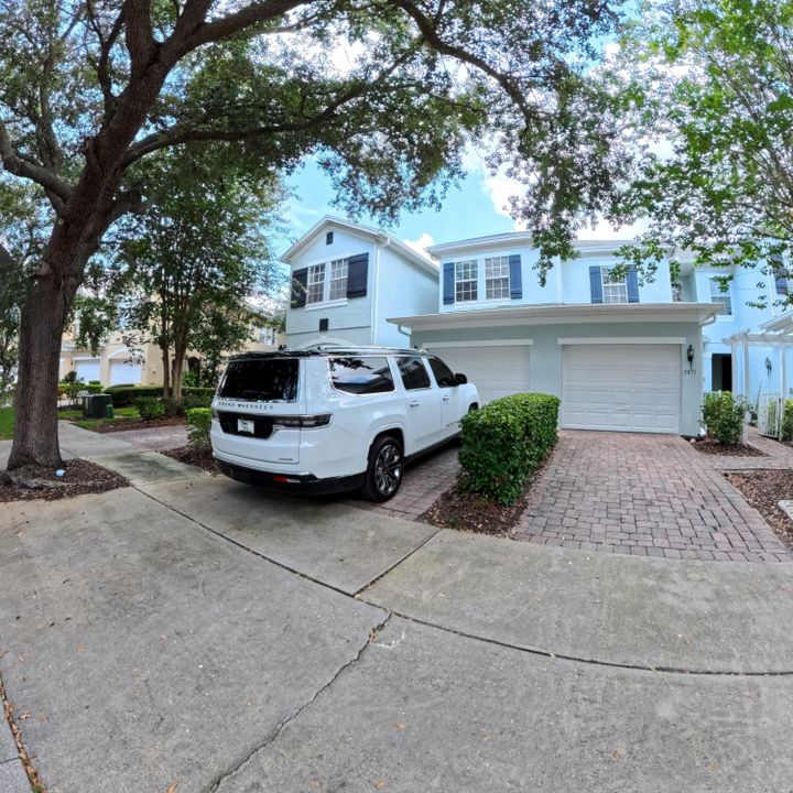 Activo con contrato: $2,500 (3 camas, 2 baños, 1585 Pies cuadrados)