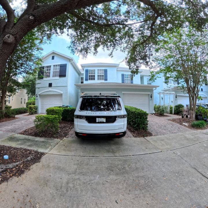 Activo con contrato: $2,500 (3 camas, 2 baños, 1585 Pies cuadrados)