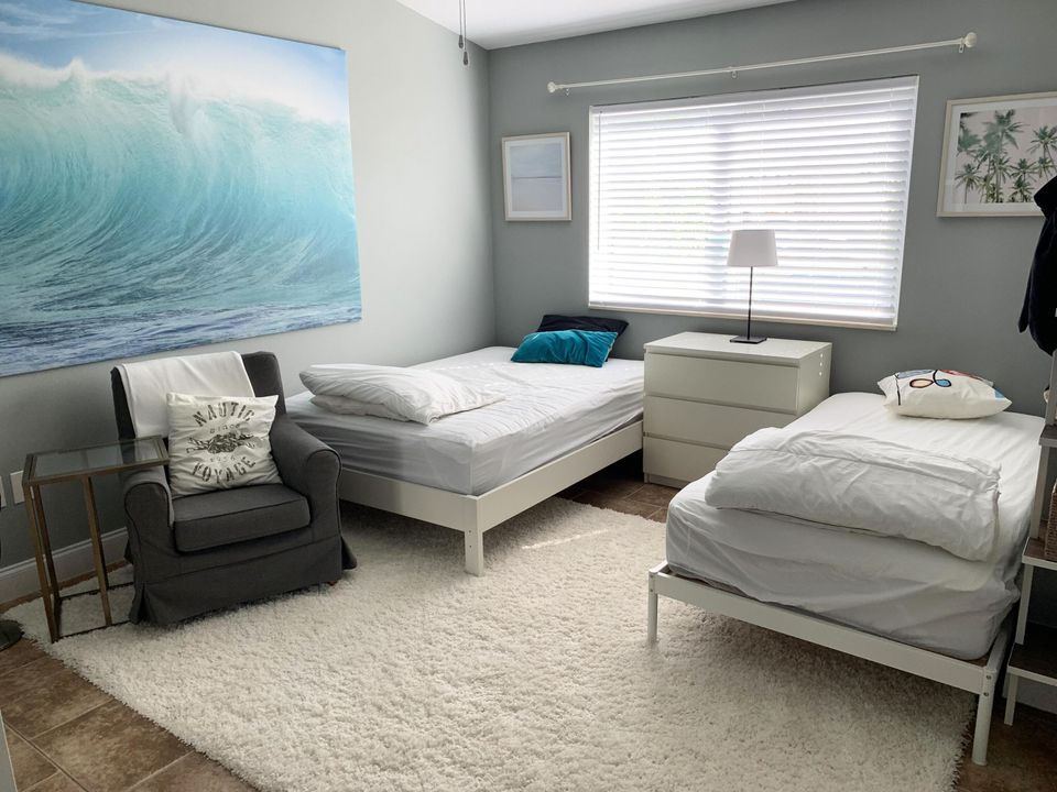 合同活跃: $8,500 (2 贝兹, 2 浴室, 1275 平方英尺)