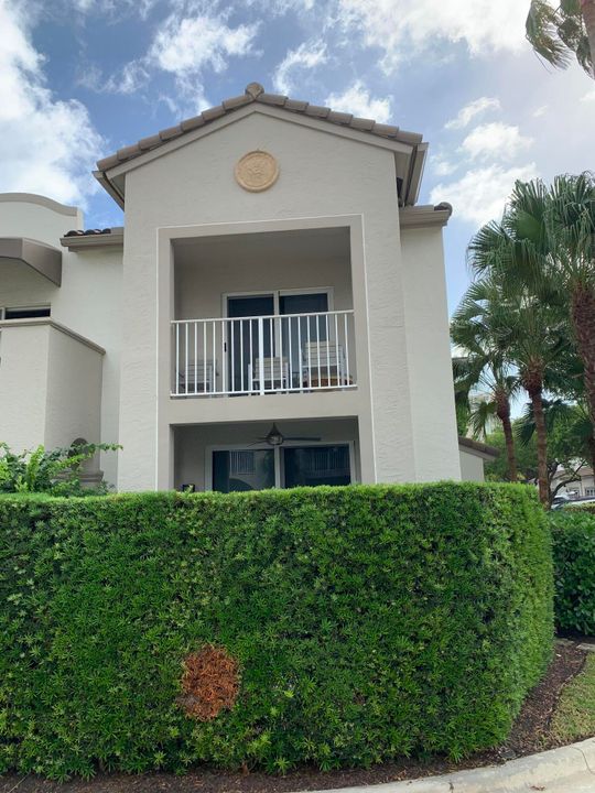 合同活跃: $8,500 (2 贝兹, 2 浴室, 1275 平方英尺)