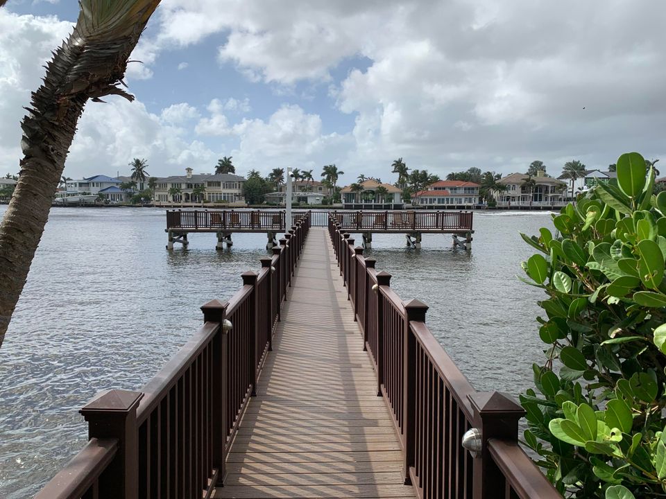 合同活跃: $8,500 (2 贝兹, 2 浴室, 1275 平方英尺)