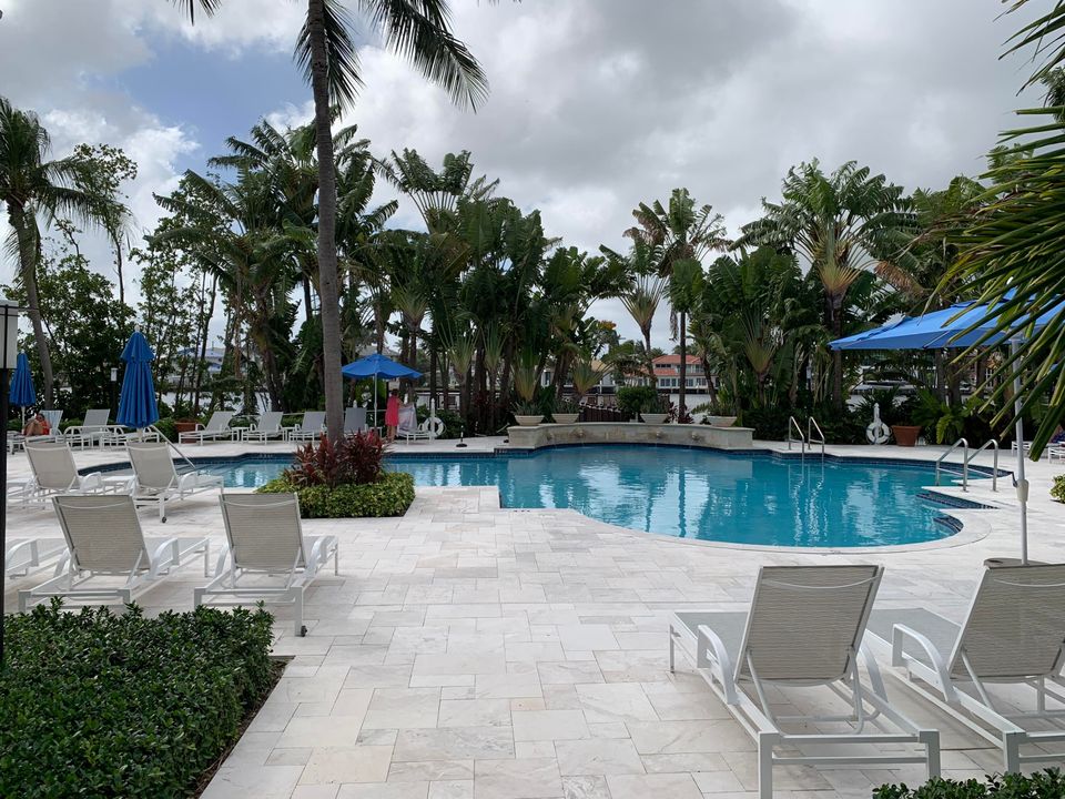 合同活跃: $8,500 (2 贝兹, 2 浴室, 1275 平方英尺)