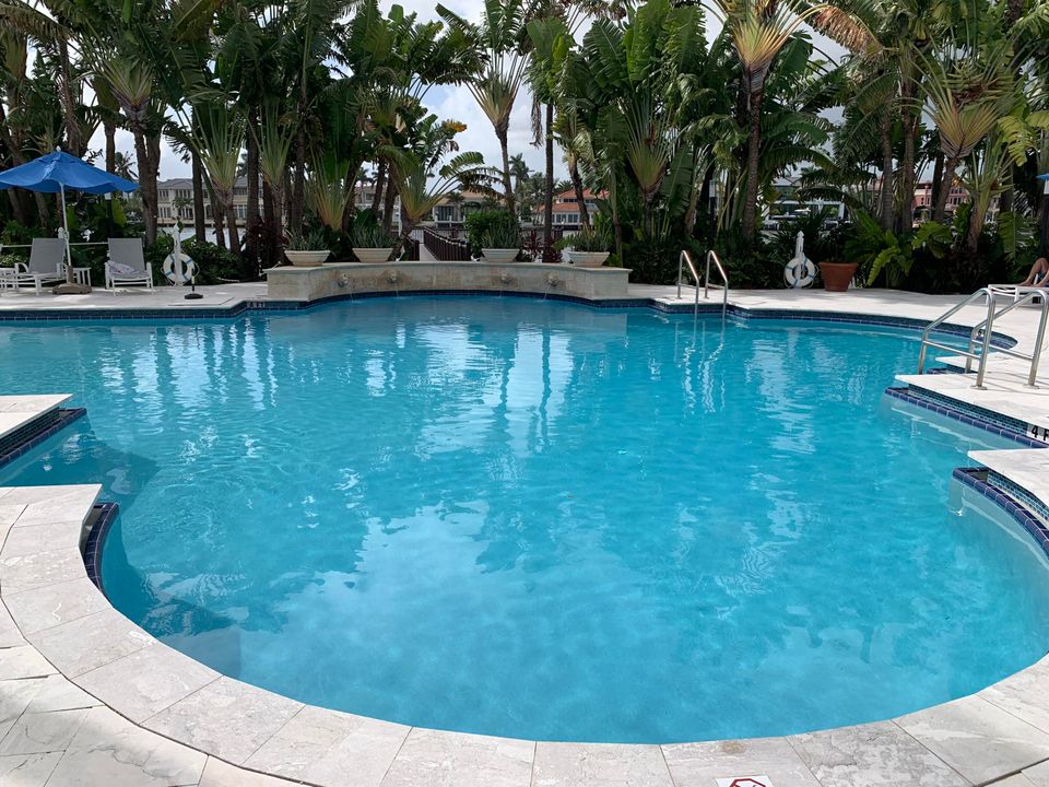 合同活跃: $8,500 (2 贝兹, 2 浴室, 1275 平方英尺)