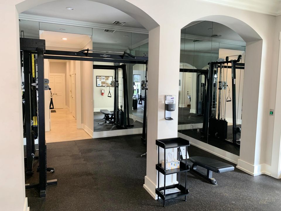 合同活跃: $8,500 (2 贝兹, 2 浴室, 1275 平方英尺)