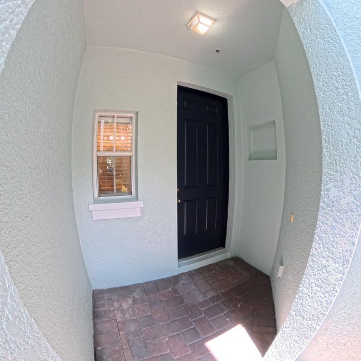 Activo con contrato: $2,500 (3 camas, 2 baños, 1585 Pies cuadrados)