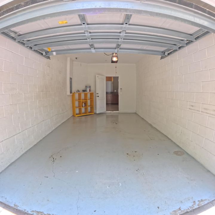 Activo con contrato: $2,500 (3 camas, 2 baños, 1585 Pies cuadrados)