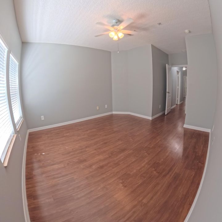 Activo con contrato: $2,500 (3 camas, 2 baños, 1585 Pies cuadrados)