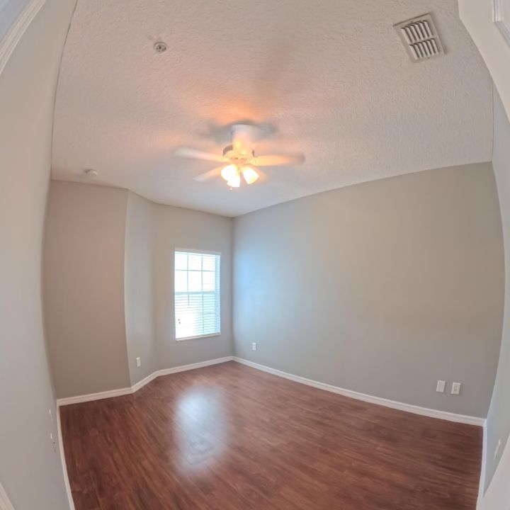 Activo con contrato: $2,500 (3 camas, 2 baños, 1585 Pies cuadrados)