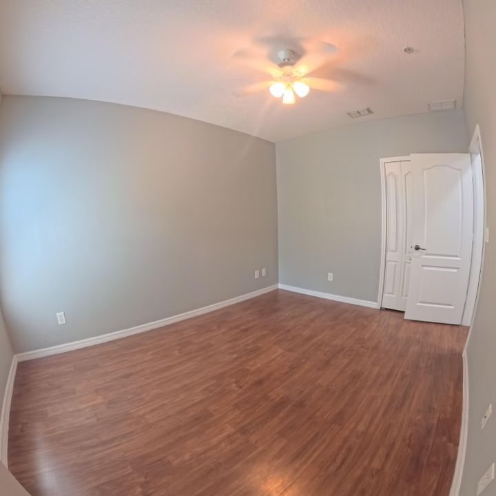 Activo con contrato: $2,500 (3 camas, 2 baños, 1585 Pies cuadrados)