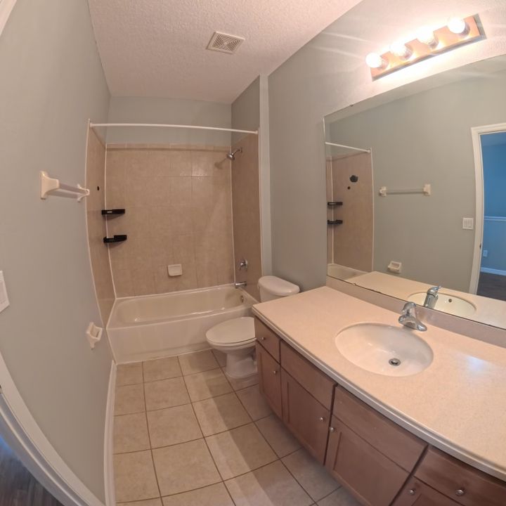 Activo con contrato: $2,500 (3 camas, 2 baños, 1585 Pies cuadrados)