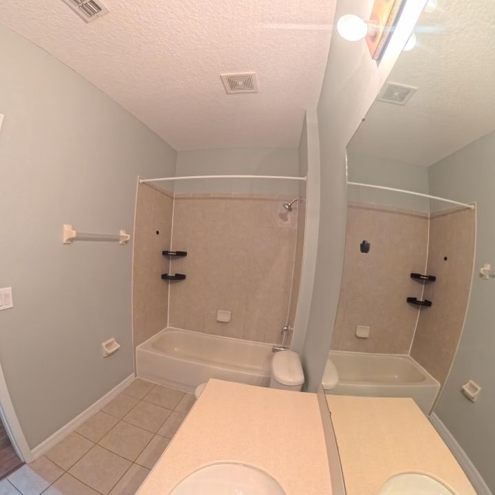 Activo con contrato: $2,500 (3 camas, 2 baños, 1585 Pies cuadrados)