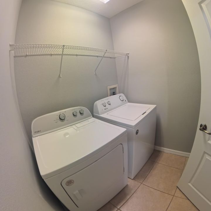 Activo con contrato: $2,500 (3 camas, 2 baños, 1585 Pies cuadrados)