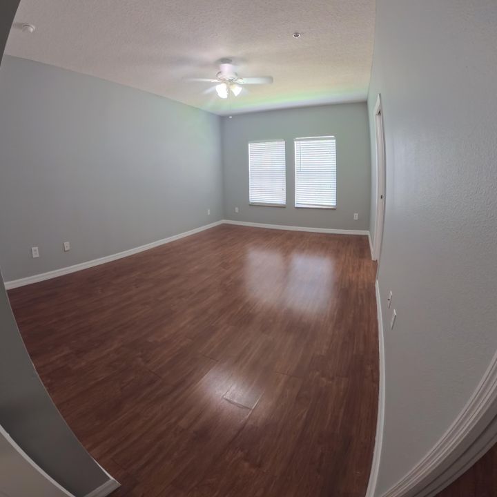 Activo con contrato: $2,500 (3 camas, 2 baños, 1585 Pies cuadrados)