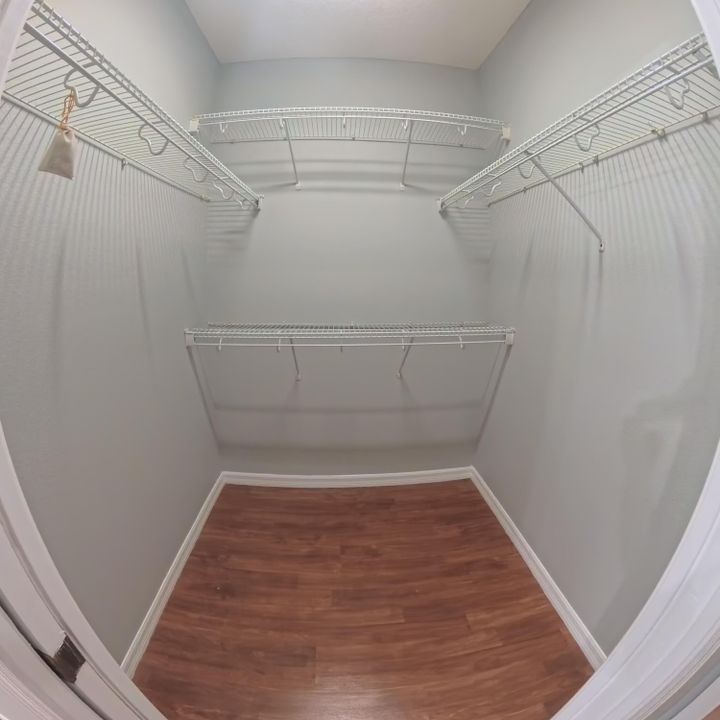 Activo con contrato: $2,500 (3 camas, 2 baños, 1585 Pies cuadrados)