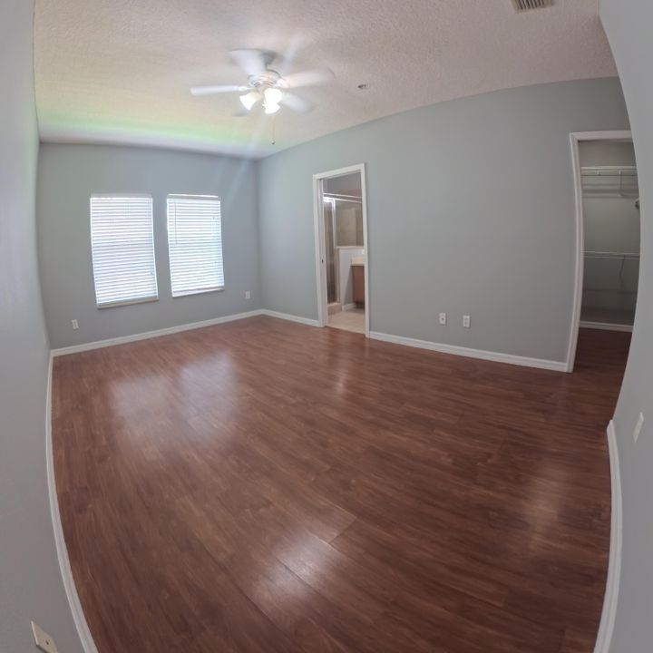 Activo con contrato: $2,500 (3 camas, 2 baños, 1585 Pies cuadrados)