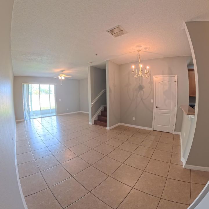 Activo con contrato: $2,500 (3 camas, 2 baños, 1585 Pies cuadrados)