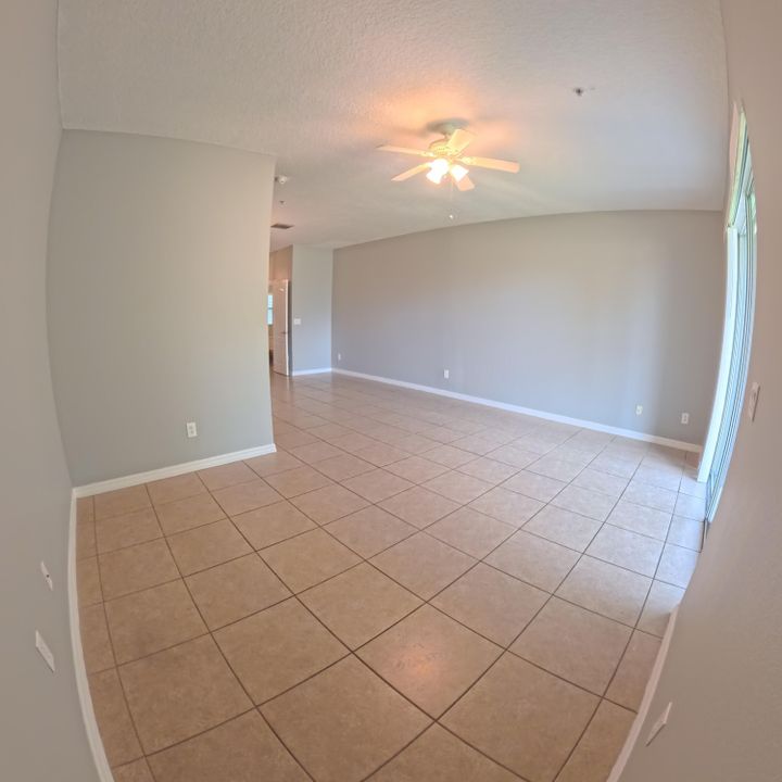 Activo con contrato: $2,500 (3 camas, 2 baños, 1585 Pies cuadrados)