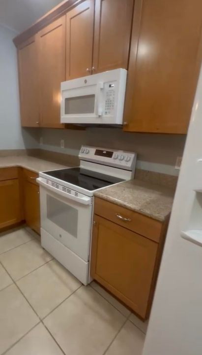 Activo con contrato: $2,500 (3 camas, 2 baños, 1585 Pies cuadrados)